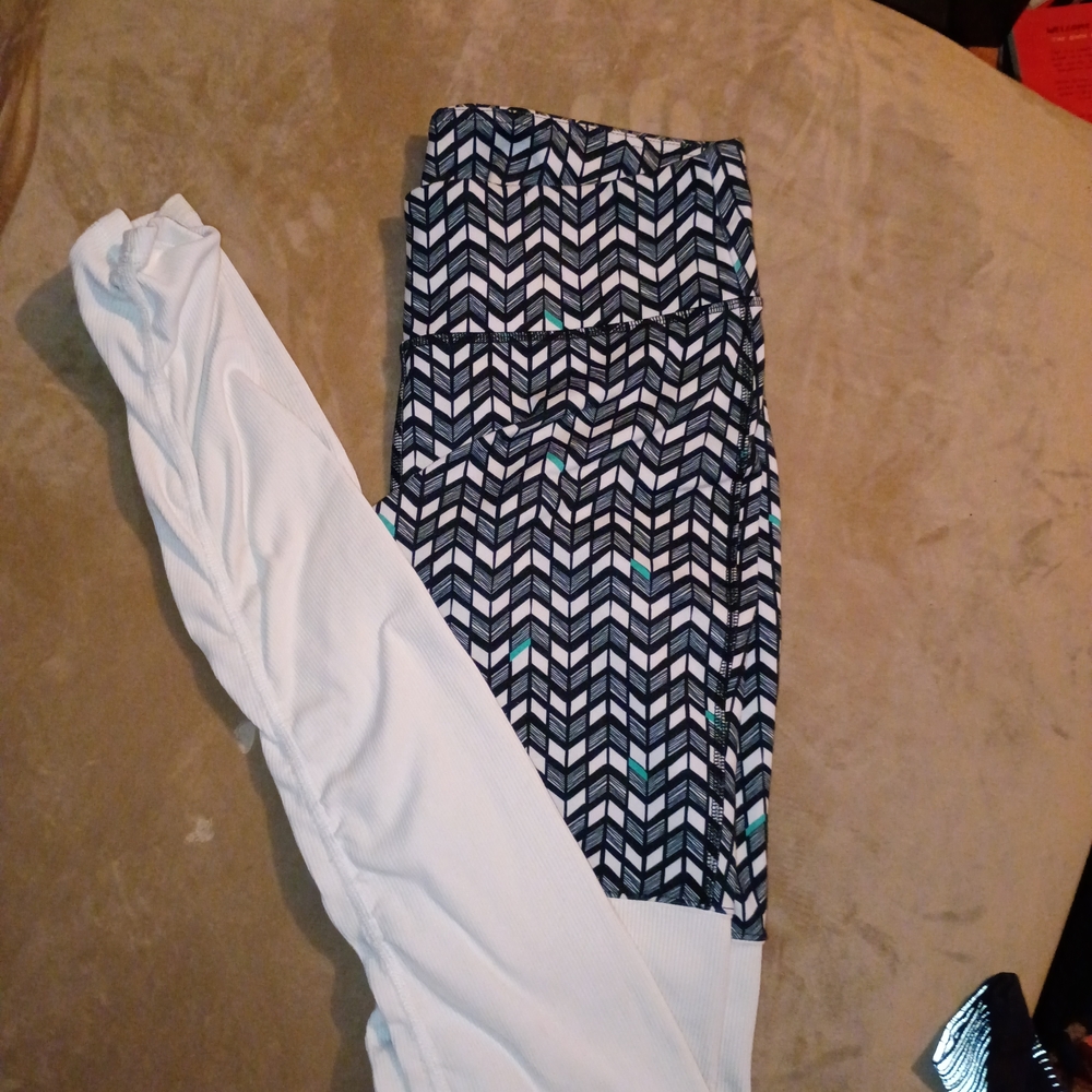 ALO Yoga Kids Chevron Leggings - Black and White